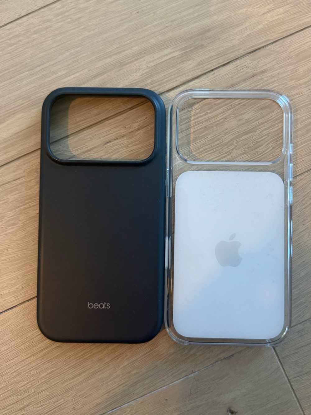 Iphone 16 Pro - Apple Clear Case and Beats Gray Case - used once